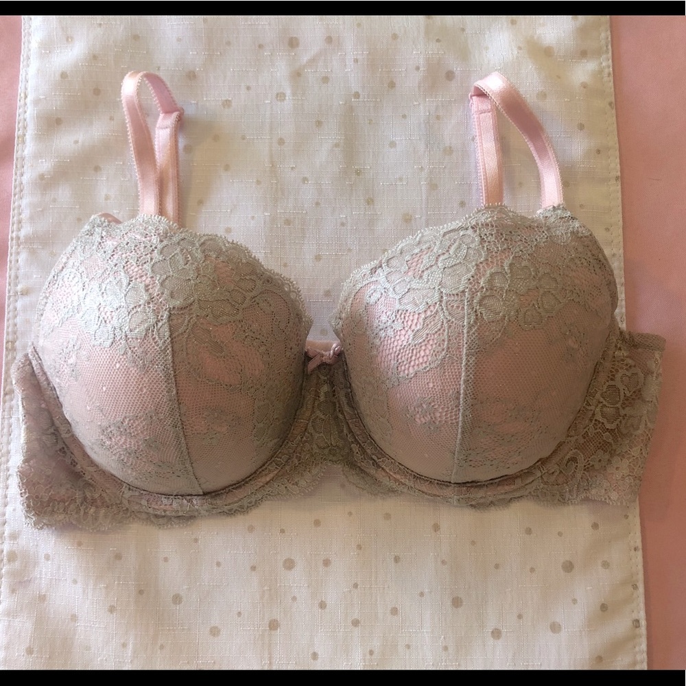 Like new gorgeous Victoria’s Secret push-up bra
